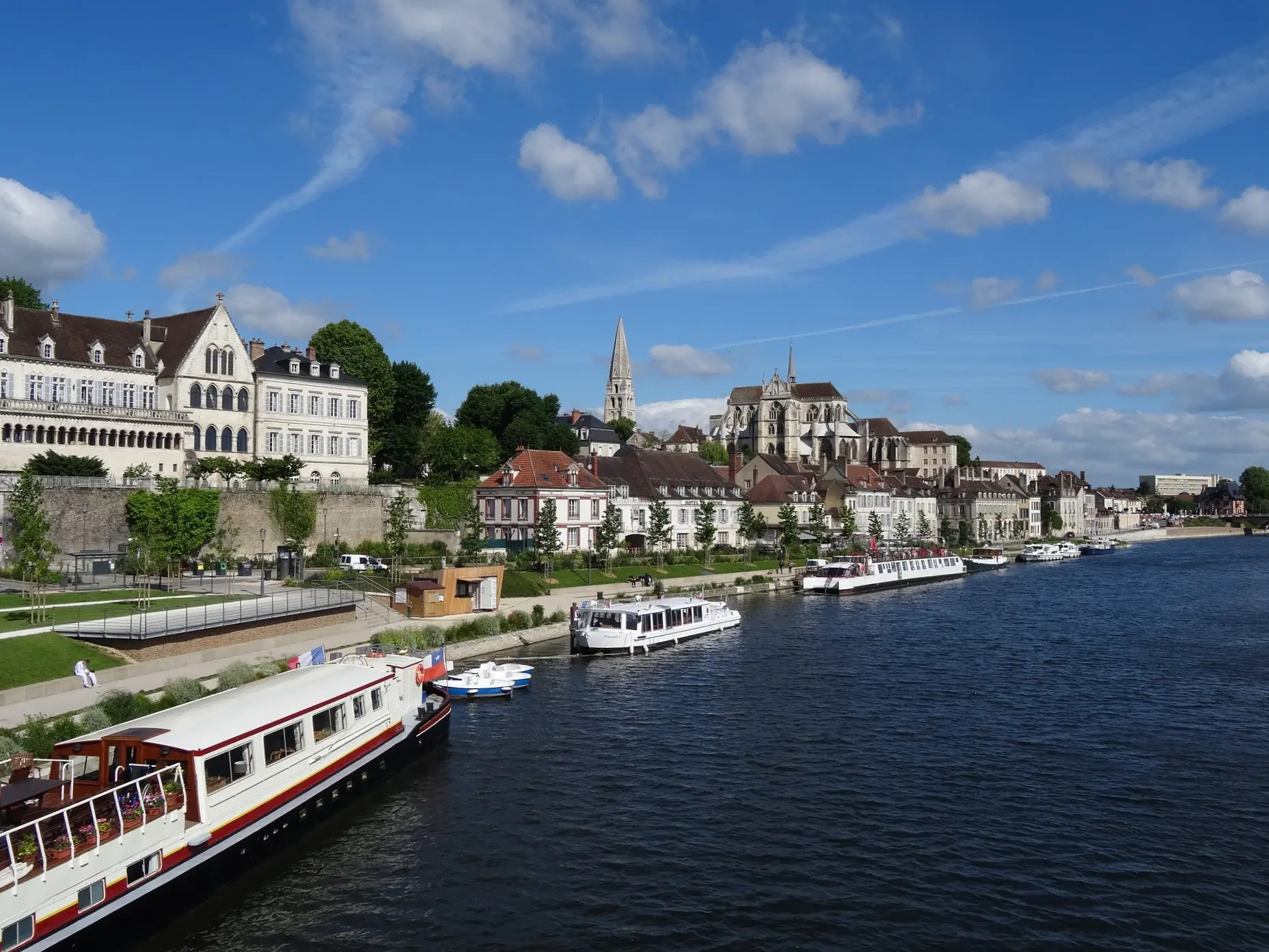 auxerre-long-de-leau-france-a-velo