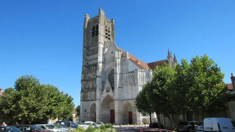 auxerre-cathedrale-france-a-velo
