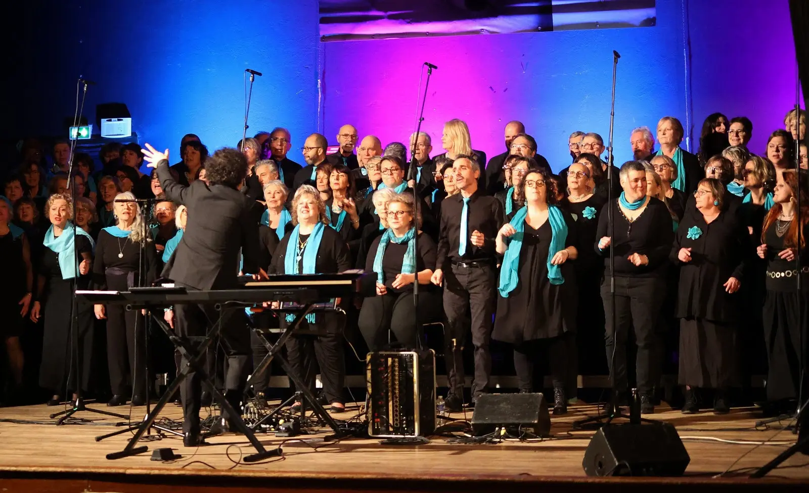 pres-de-90-choristes