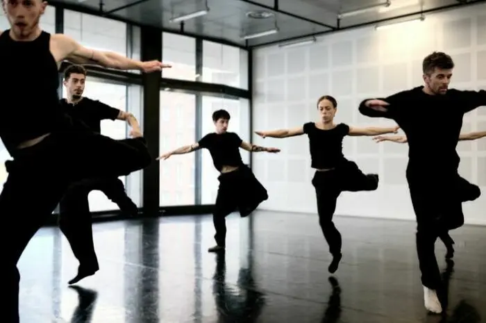 (Hip Open Dance)  Malmus Cie Zahrbat_1