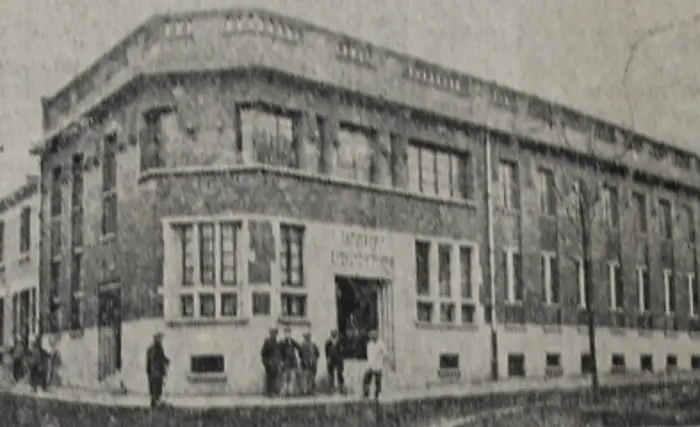 Un bâtiment, mille histoires_1