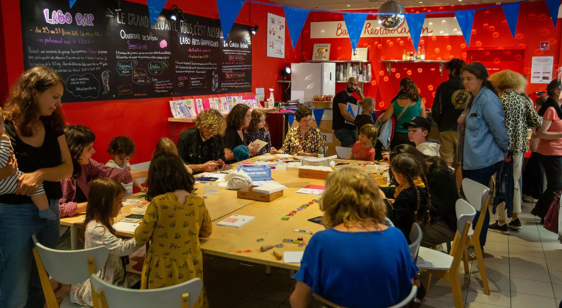 Atelier d’arts graphiques : Attrape-soleil coloré_1
