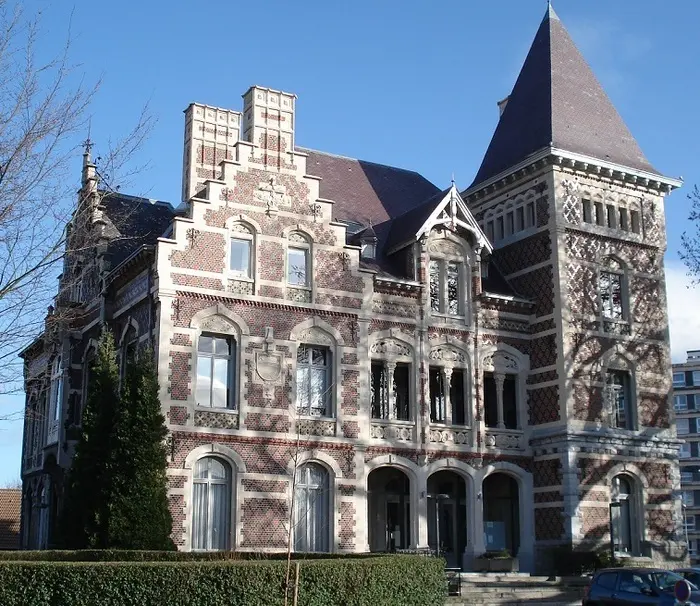 Châteaux et avenues autour de l'Hôtel de Ville_1