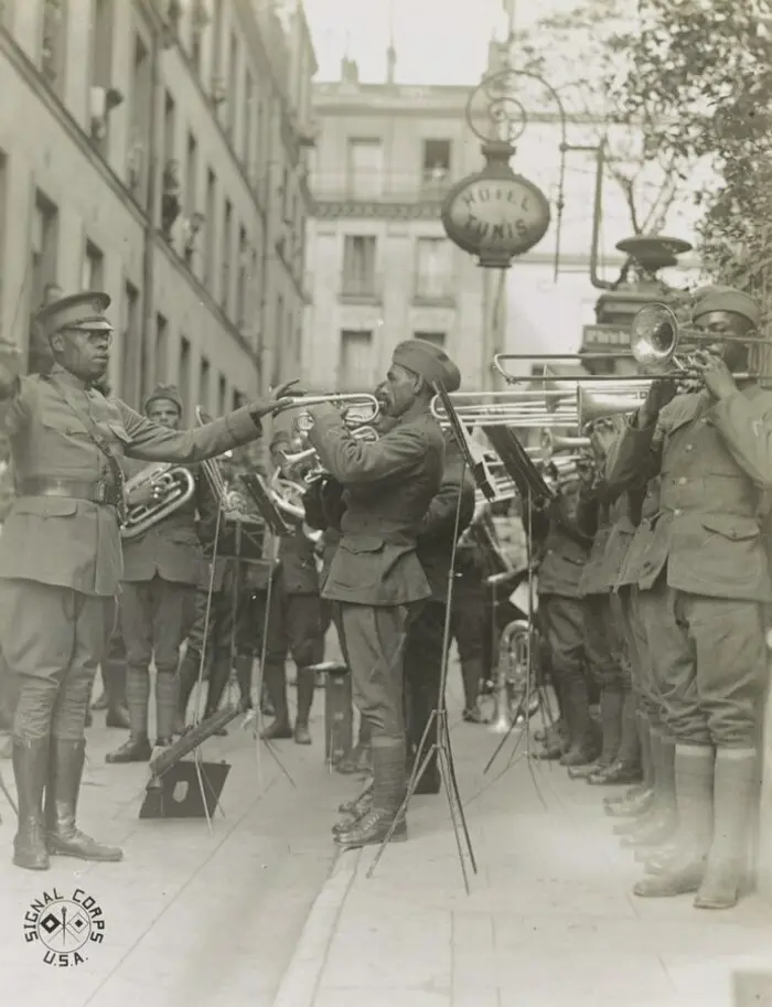 Conférence «Jazz et guerres mondiales, des Harlem Hellfighters
aux Victory Discs» par Didier Boudet_1