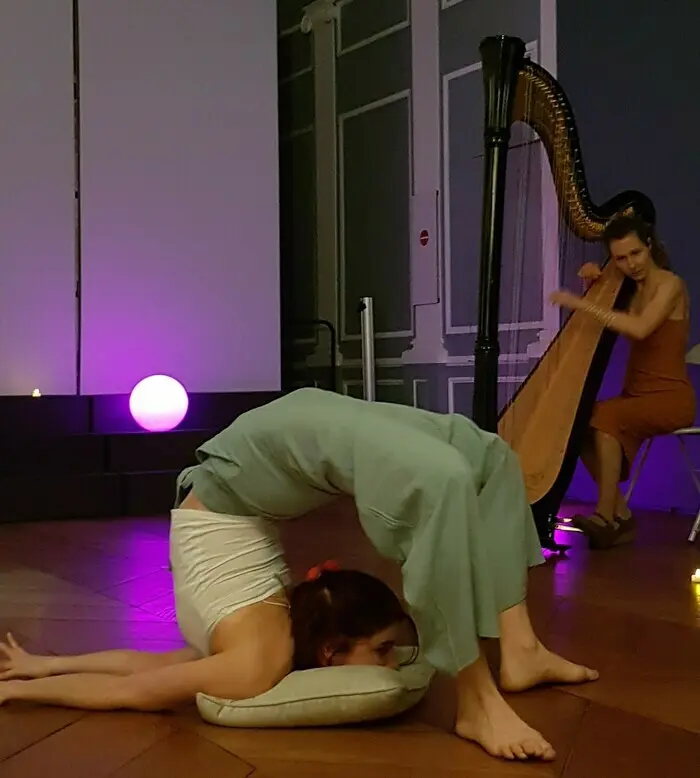 Spectacle « Vibration » - duo harpe et contorsion – Cie Dyspercée_1