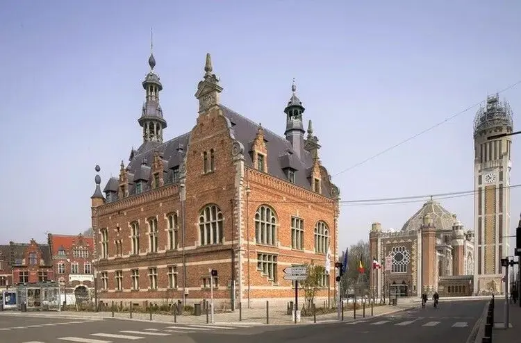 Visite : Comines et sa grand place_1