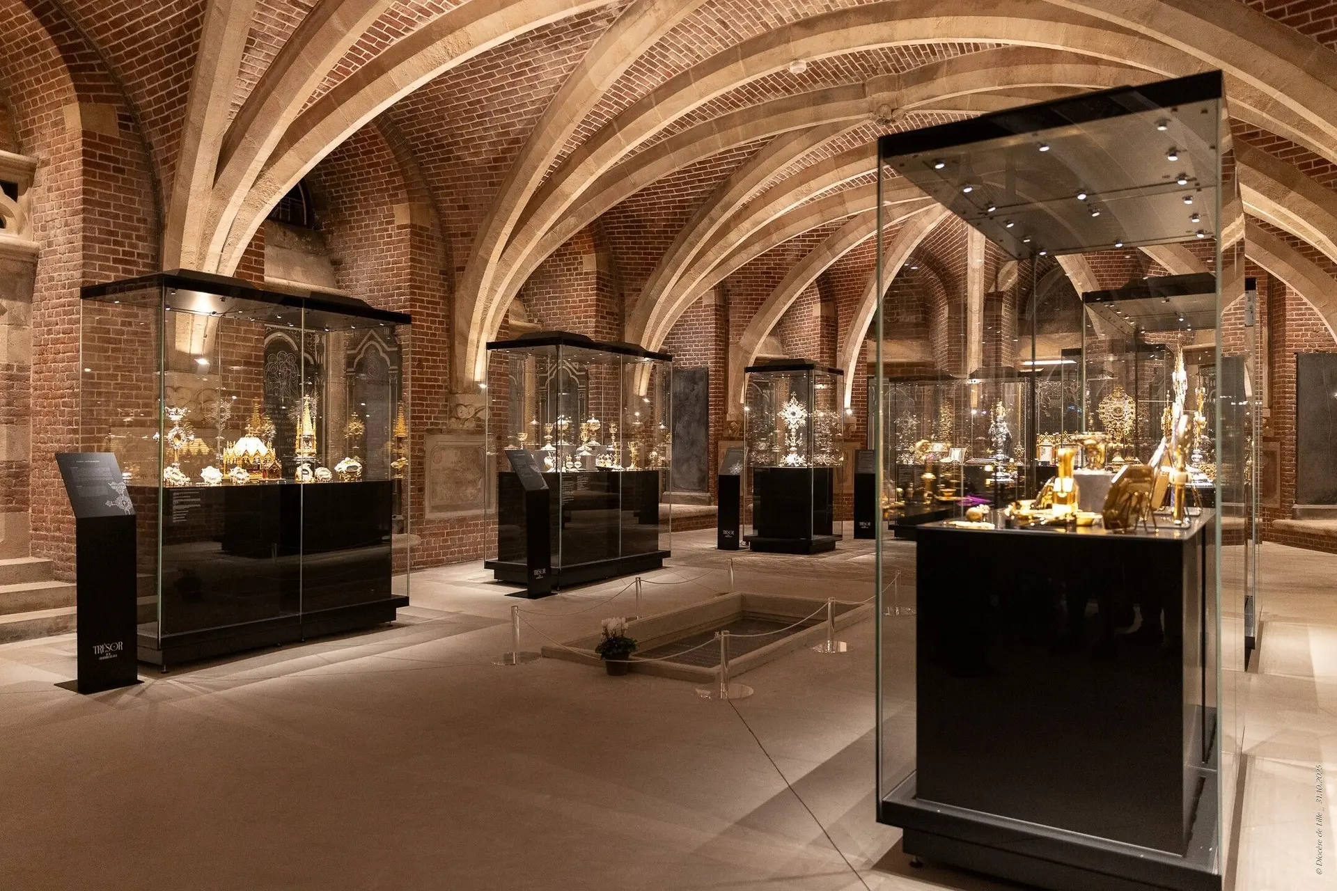 Visites guidées de la Crypte néogothique et du Trésor de la Cathédrale de Lille_1