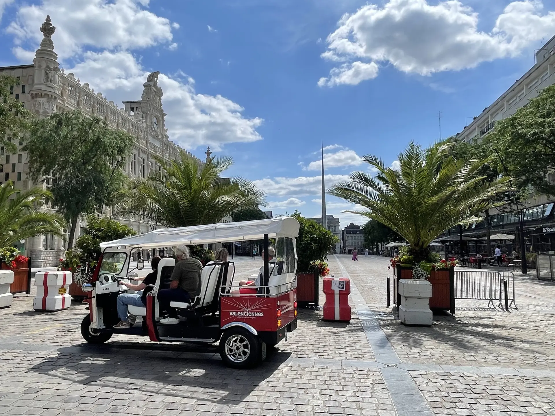 tuk-tuk-place-armes-valenciennes