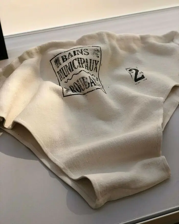 Papoter sans faim - Les objets de la piscine_1