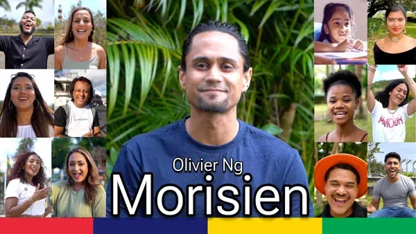 🌟 19h30 : Tremplin découverte – Olivier N.G.
Cette année, le festival met les jeunes talents à l’honneur !
🎤 Olivier N.G., chanteur et guitariste, livre ses compositions personnelles en créole mauricien, portées par une voix profonde et vibrante. Un moment de sincérité musicale à ne pas manquer.