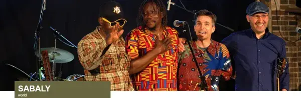 21h30 : Concert – Sabaly
Une fusion brillante entre les traditions musicales d’Afrique de l’Ouest (balafon, rythmes mandingues…) et l’énergie du son actuel (guitare électrique, basses profondes, percussions puissantes).
Sabaly, c’est le son d’un monde métissé, vibrant, lumineux.