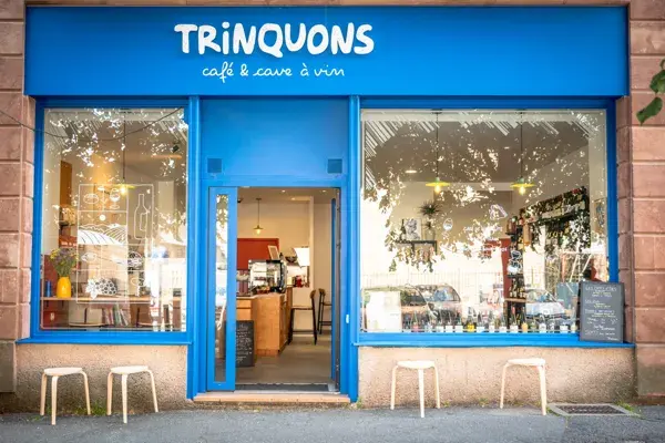 Devanture Trinquons Café & Cave à Vin