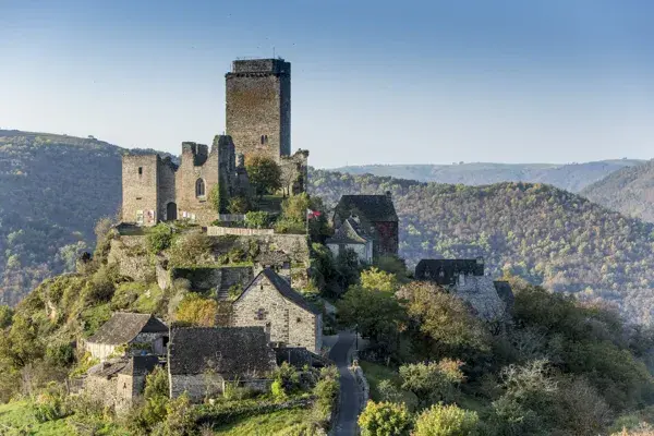 Vue sur le château de Valon