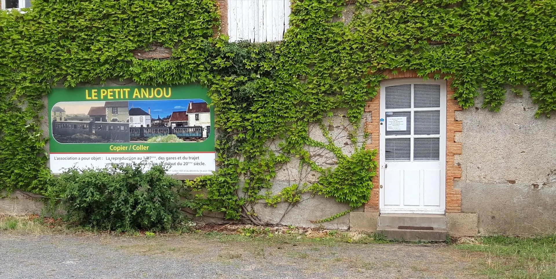 Le Local, cour de l'ancien Presbytère