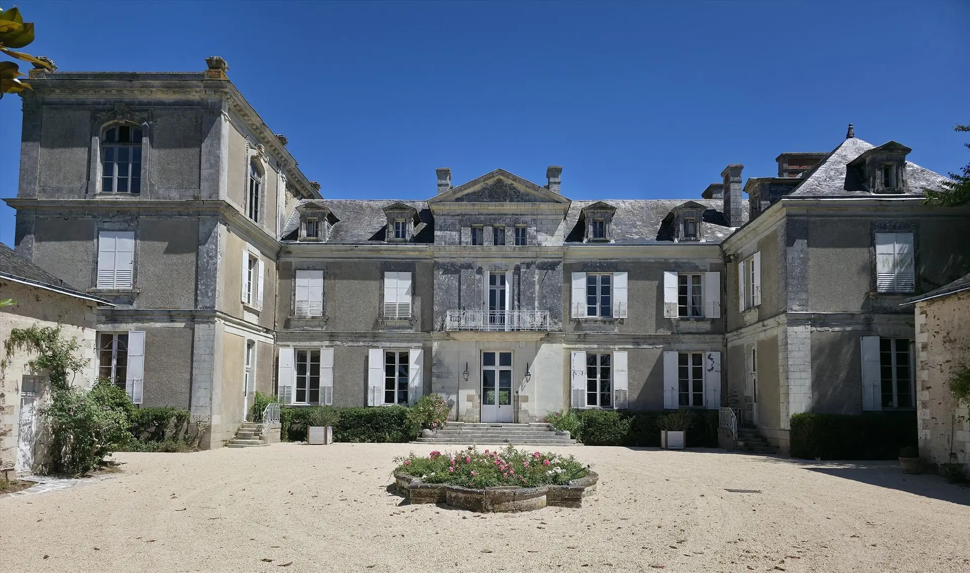 la cour d'honneur du chateau