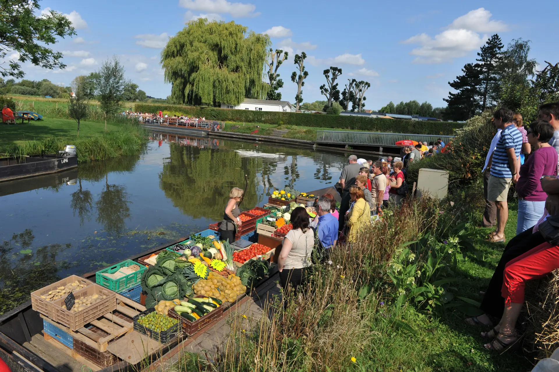ISNOR - Marché sur l'eau 07 © 2011 - Photocarl - Office de Tourisme de la Région de Saint-Omer