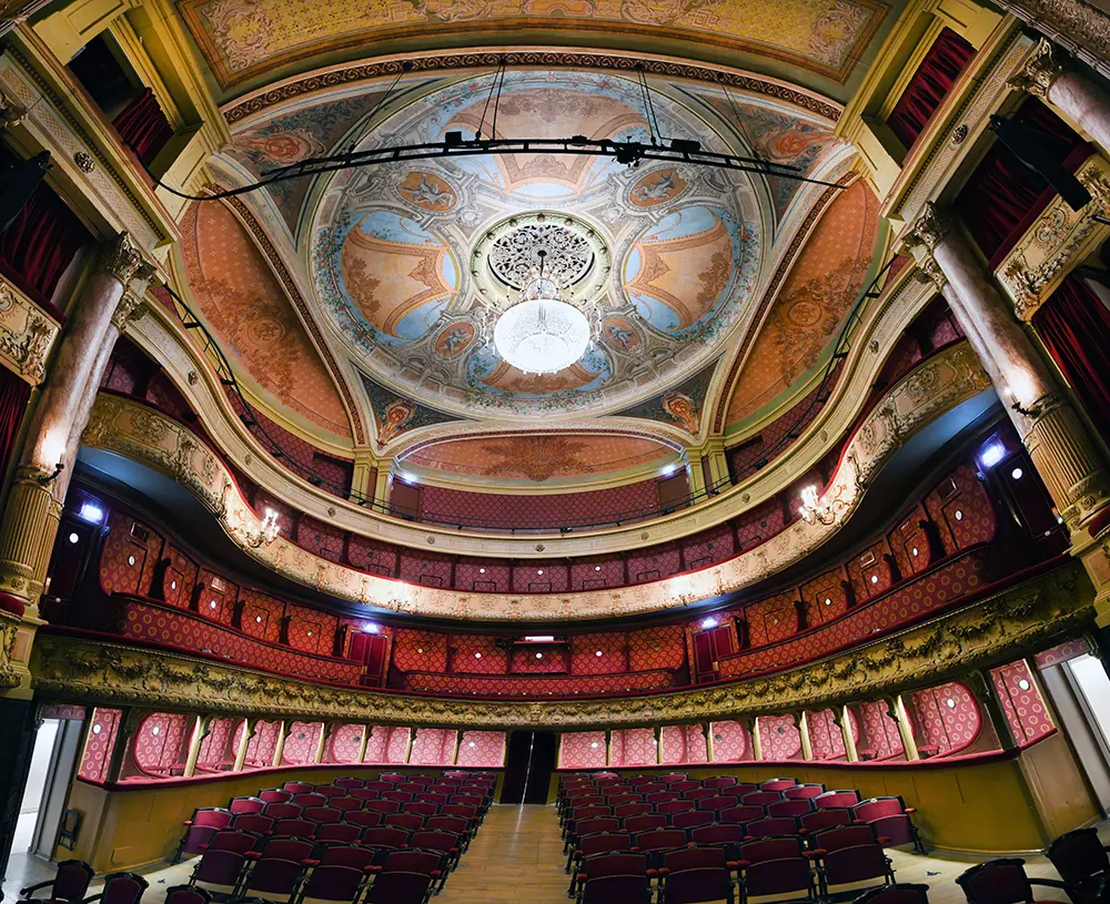 Visite guidee théâtre (c)carl Peterolff