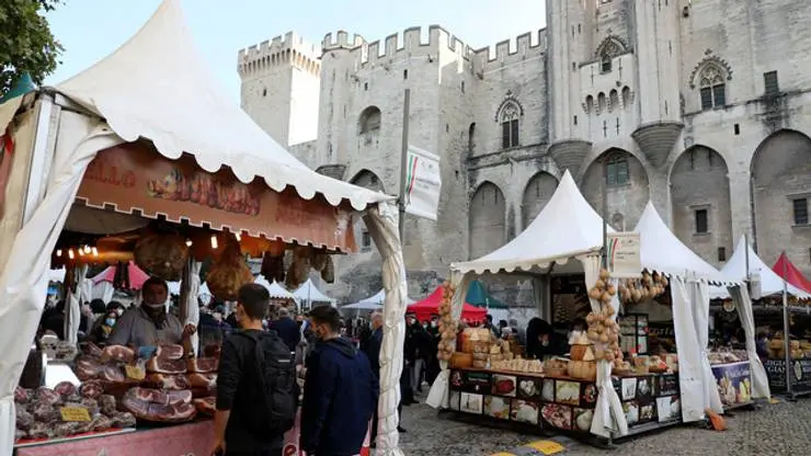 Marché gastronomique et artisanal italien