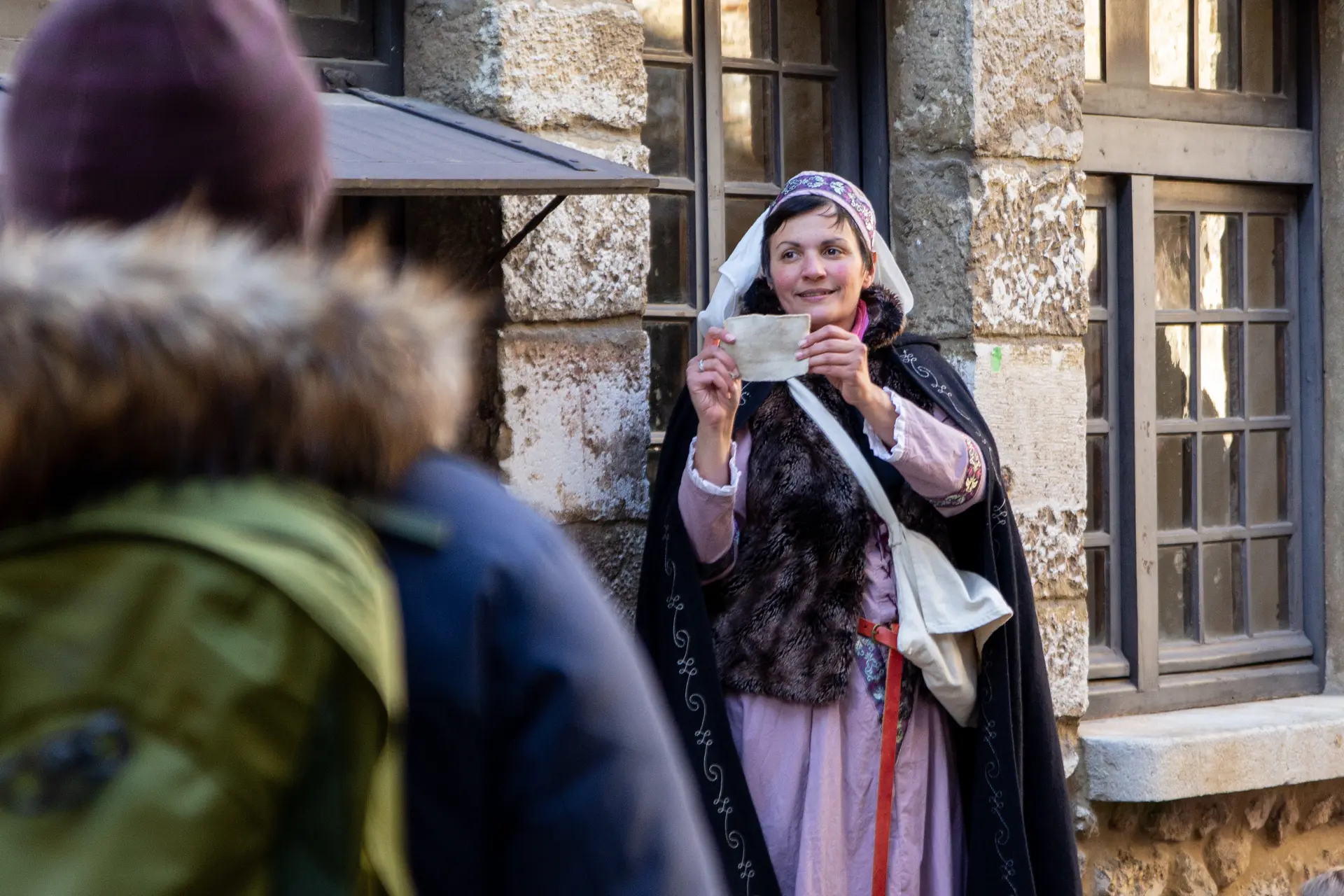 La Dame de Pérouges parle des tisserands