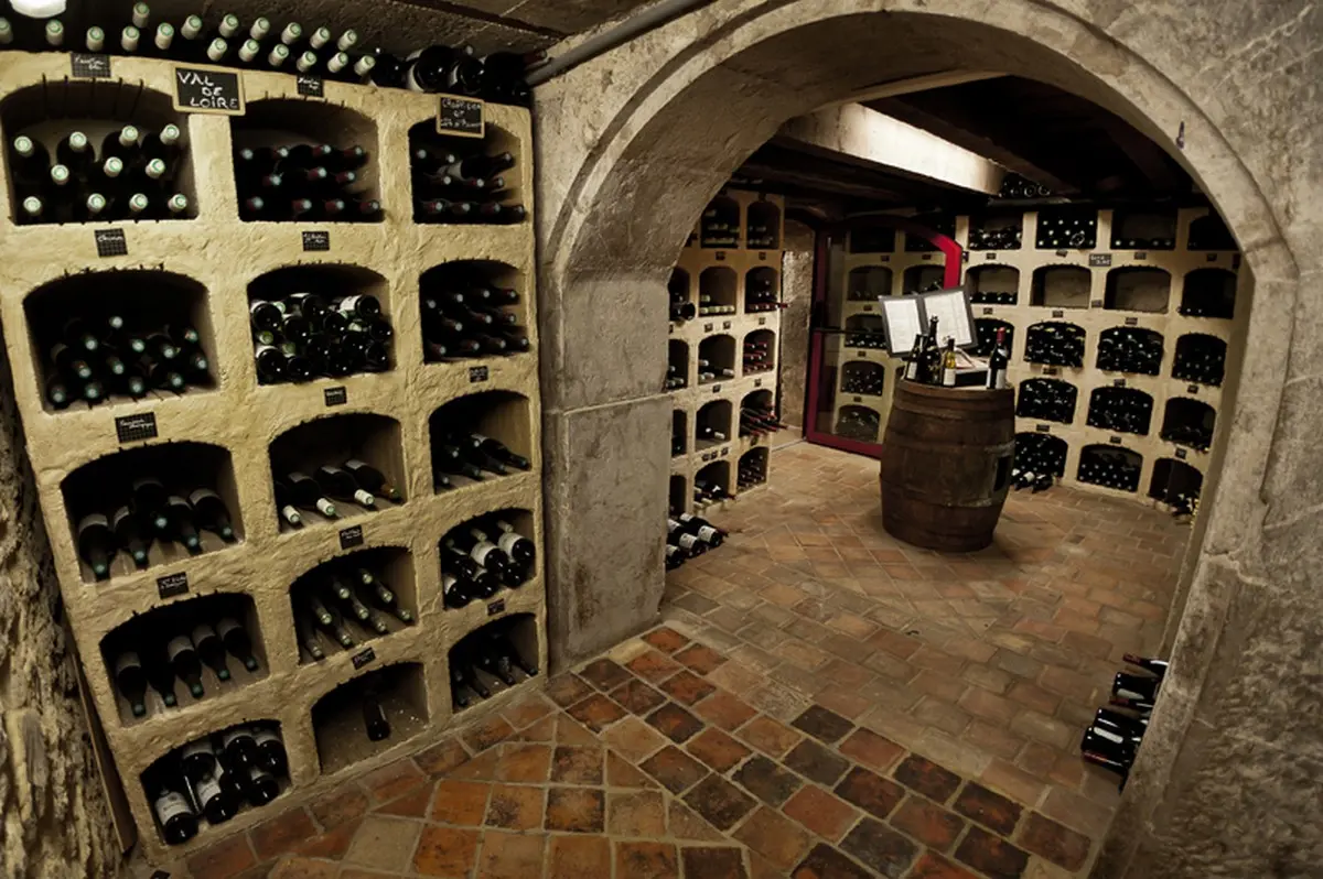 Dégustation de vin au Château des Comtes de Challes