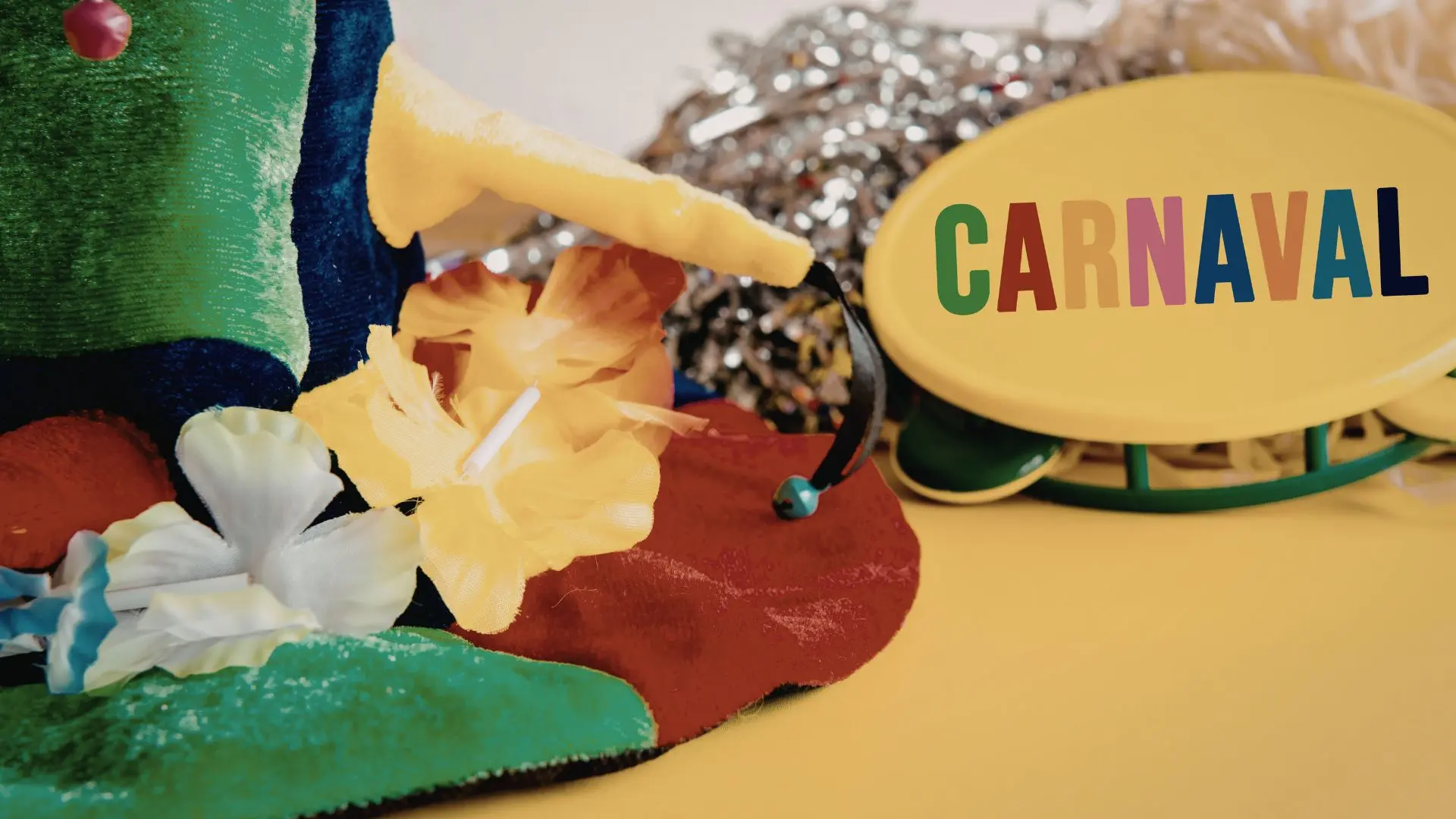 accessoires de costume + affiche carnaval