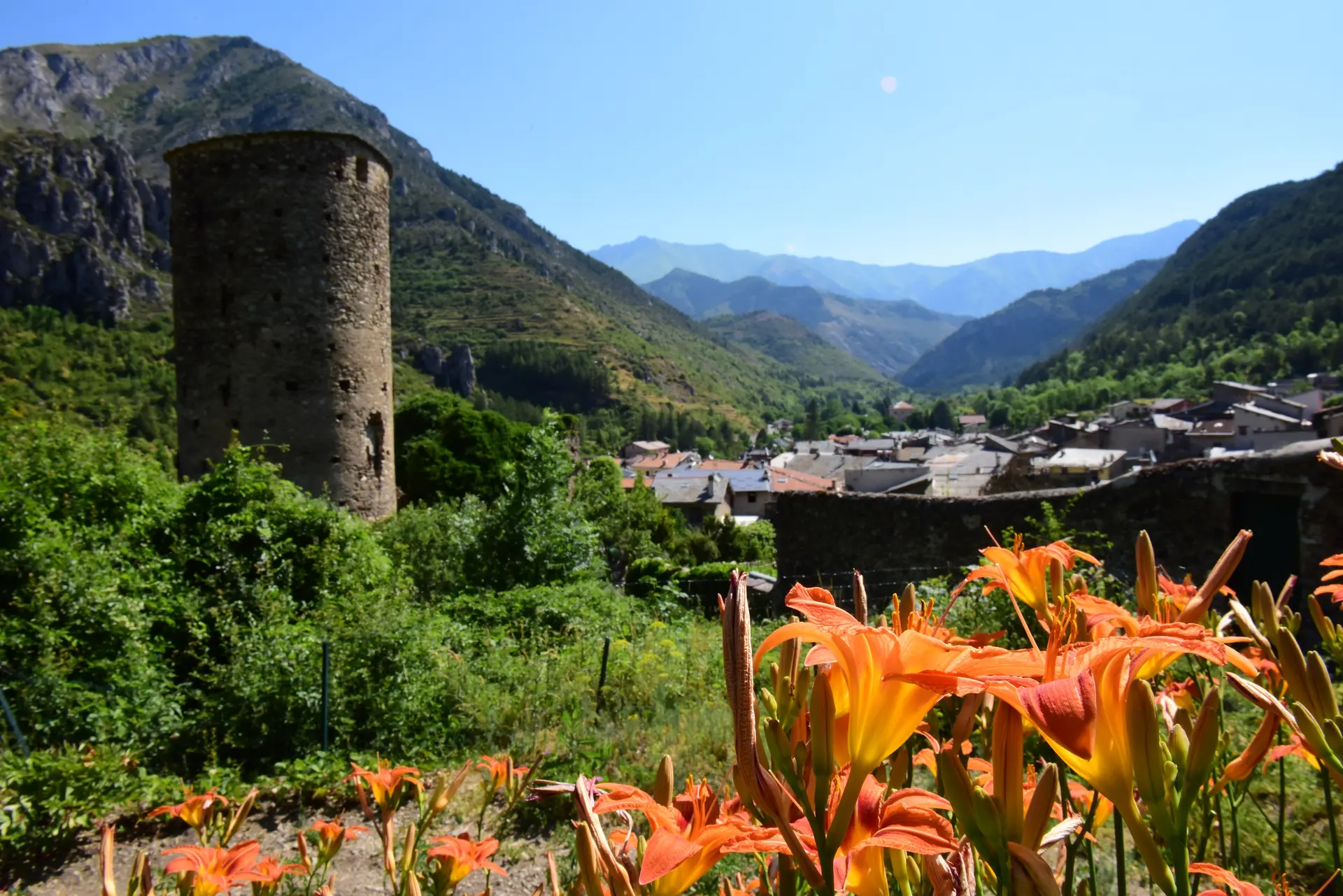 Chateau et village de La Brigue