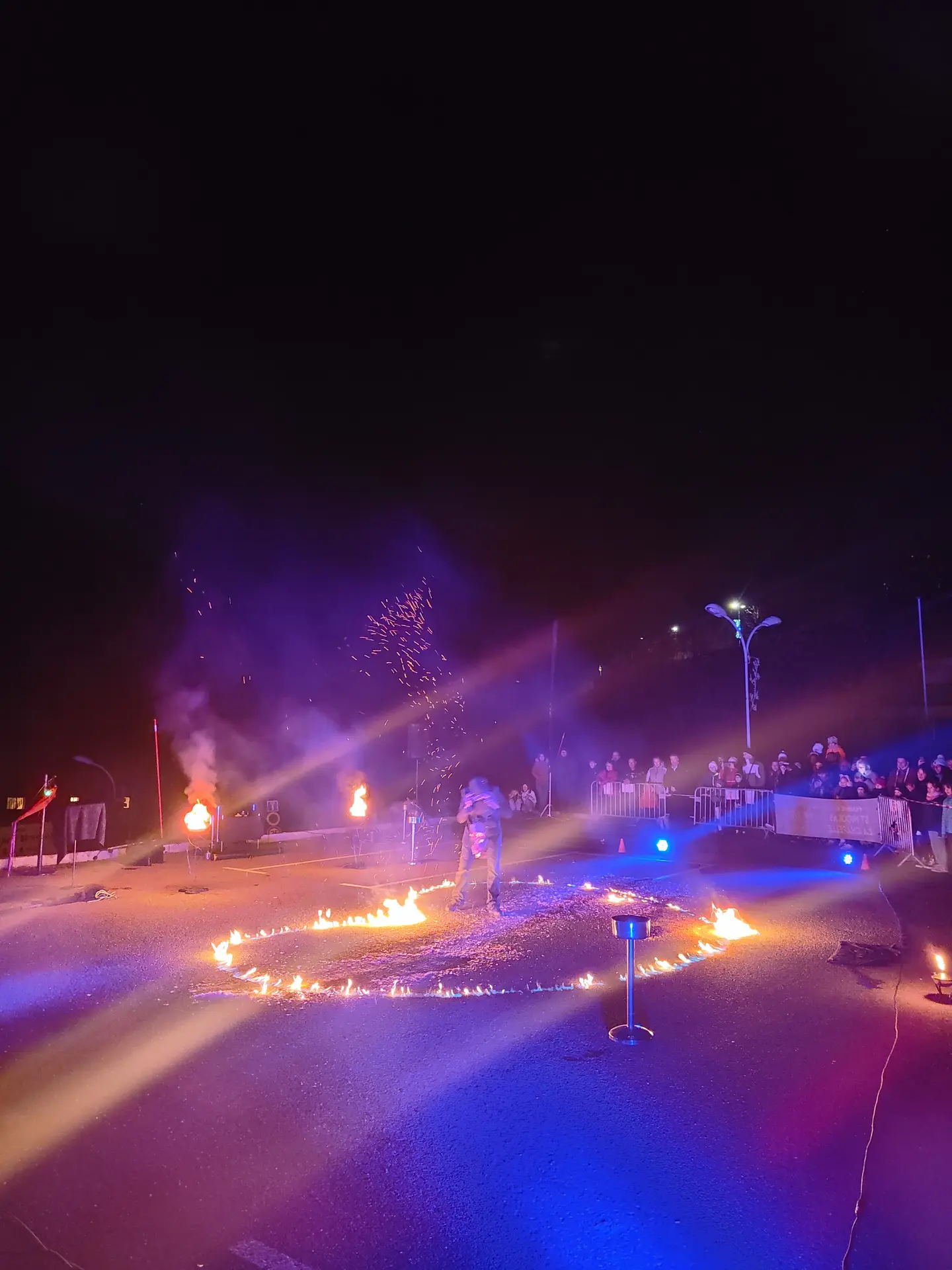 Spectacle de feu et de lumière