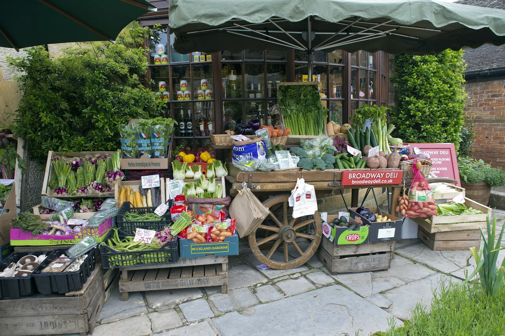 Photo d'un stand de fruits et légumes