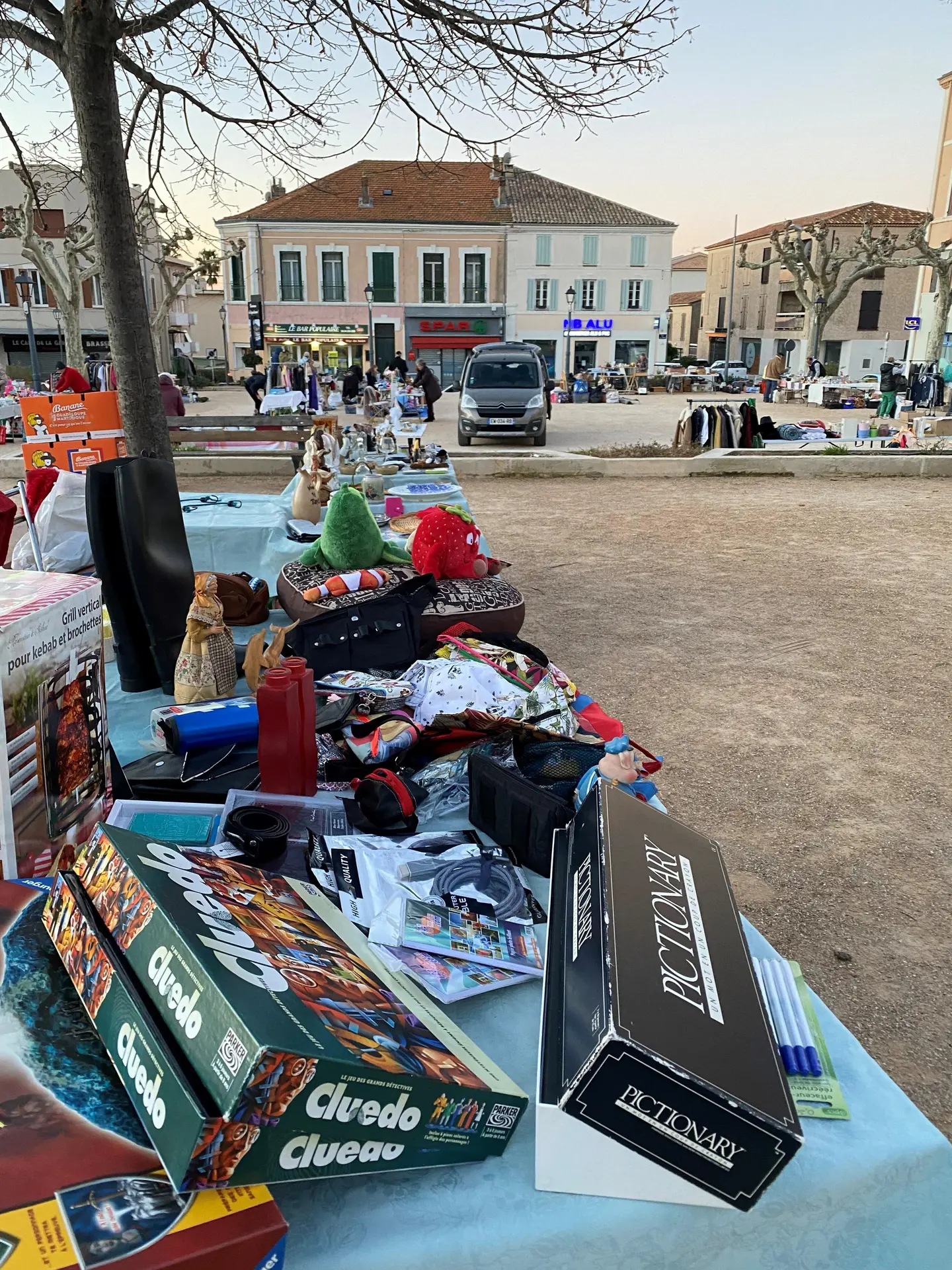 Vide grenier dans le village de Carqueiranne_Carqueiranne