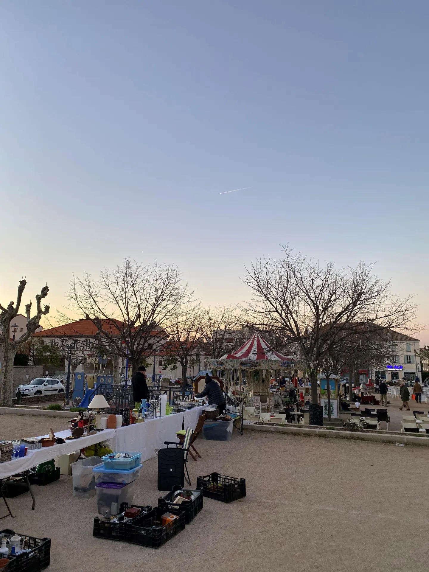 Vide grenier dans le village de Carqueiranne_Carqueiranne