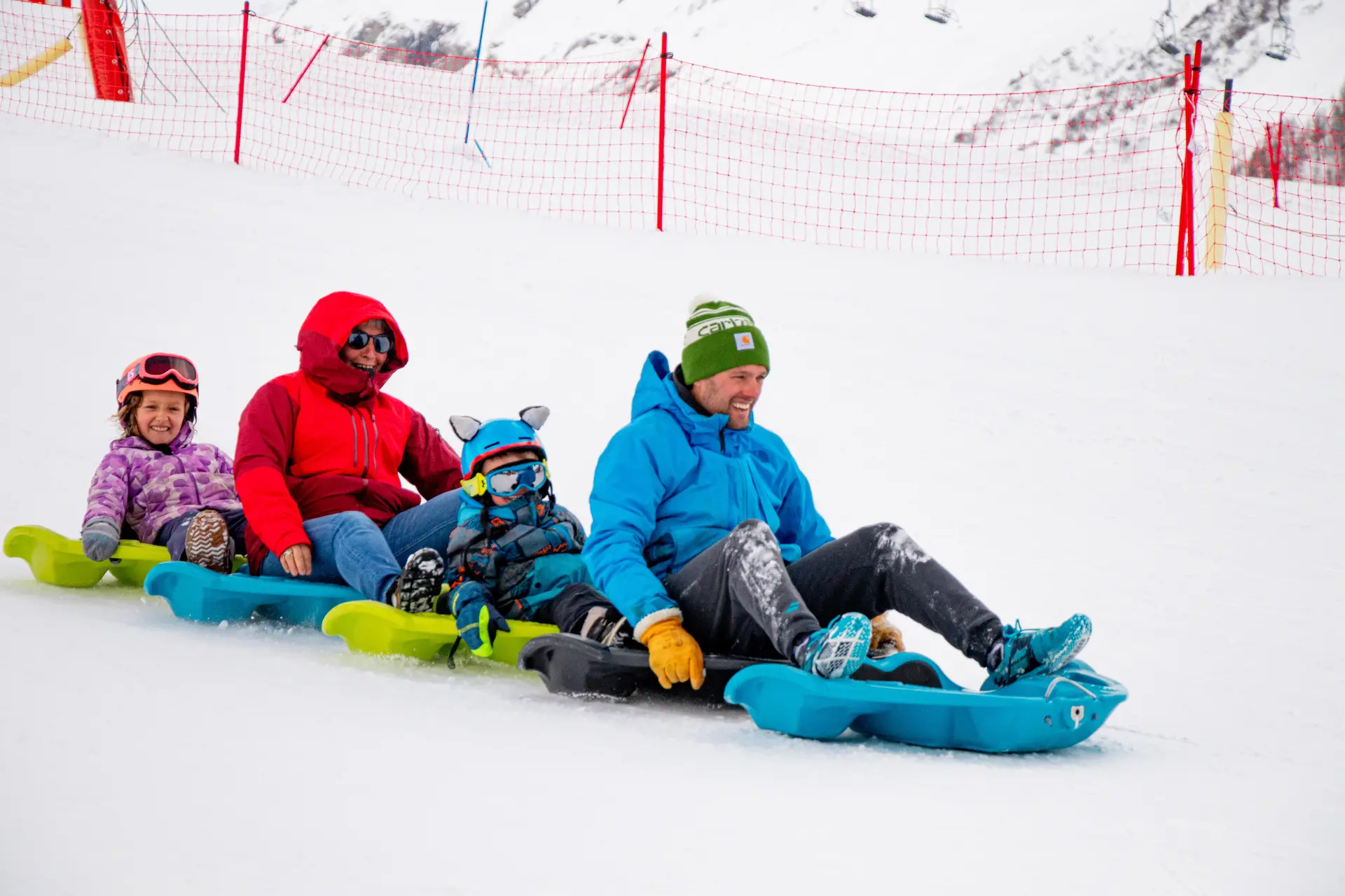 Snake Gliss en famille à Val d'Isère en hiver sur la piste de la Savonnette