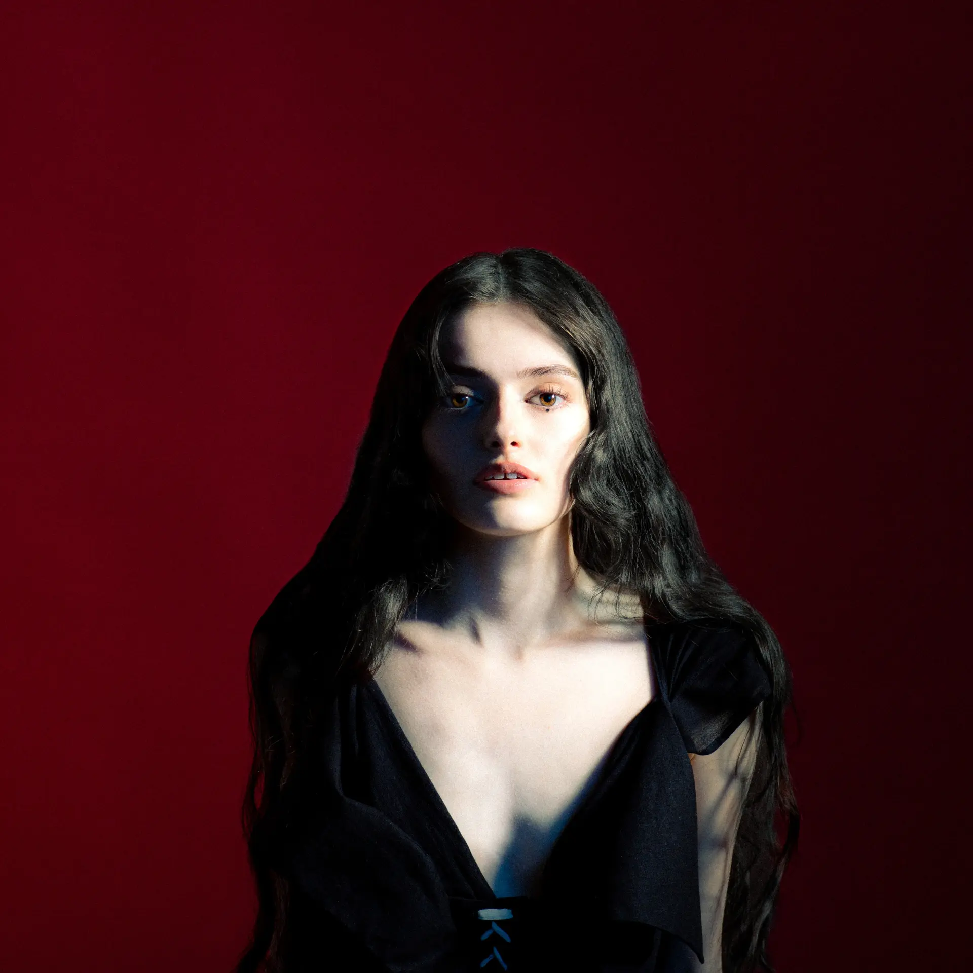 UNE