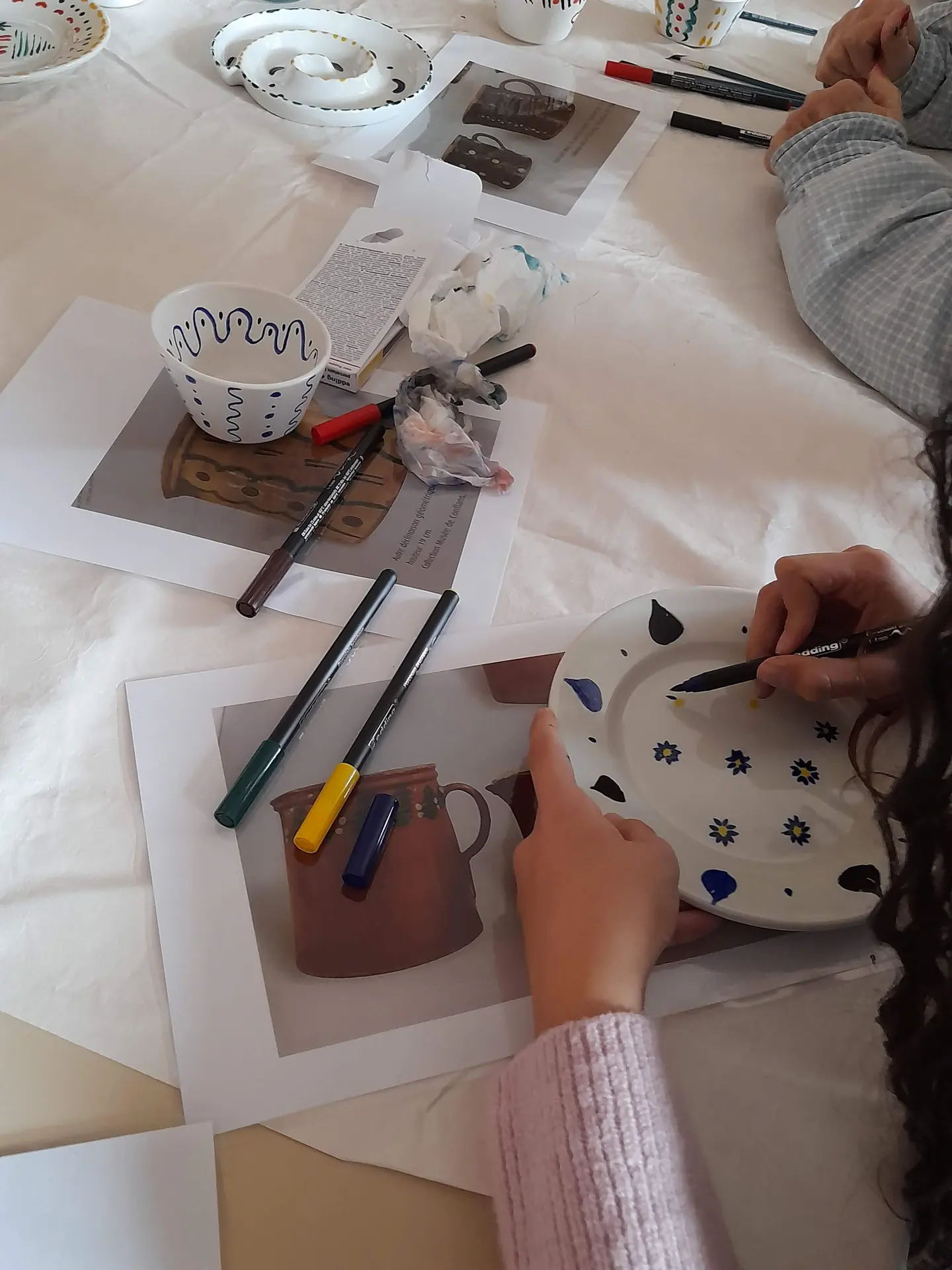 Décore ta céramique à la manière des potiers savoyards