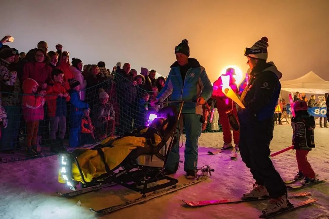 Rassemblement descente aux flambeaux caritative