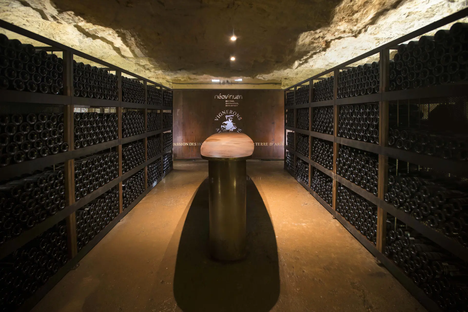 La Vinothèque dans la grotte