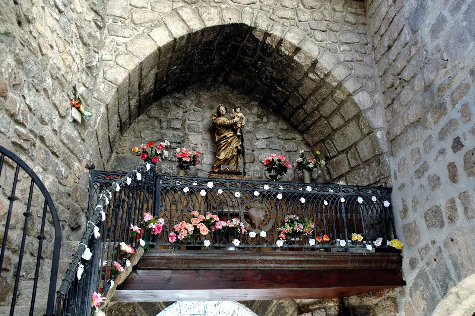 Porte de la Châtelaine - St Bonnet le Château 42380