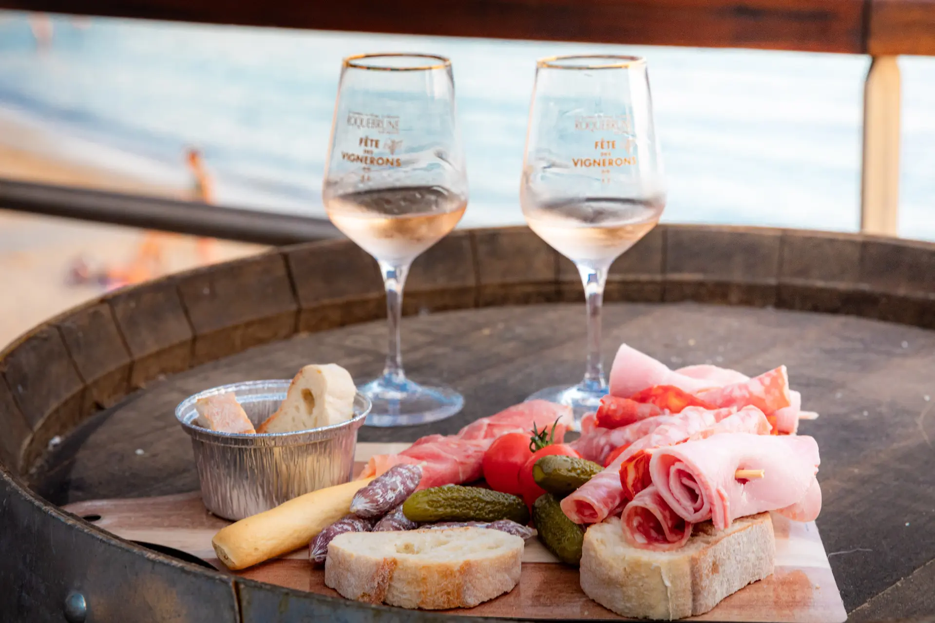 planche charcuterie fromage et vin