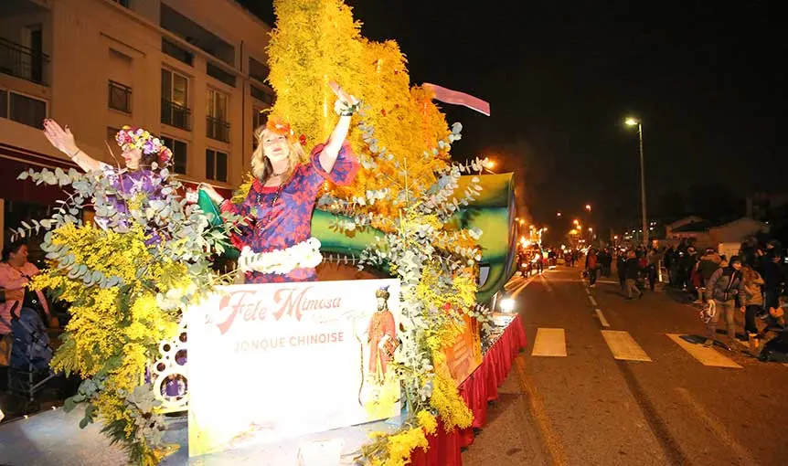 Fête du Mimosa : Parade nocturne au centre-ville