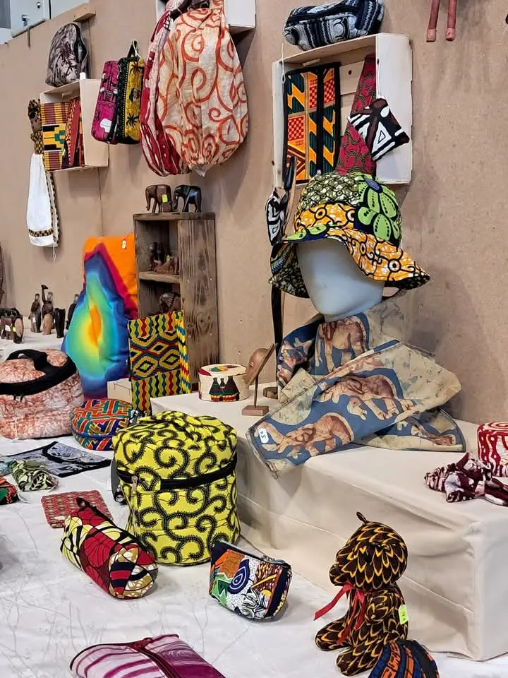 photo représentant un stand d'objets artisanaux