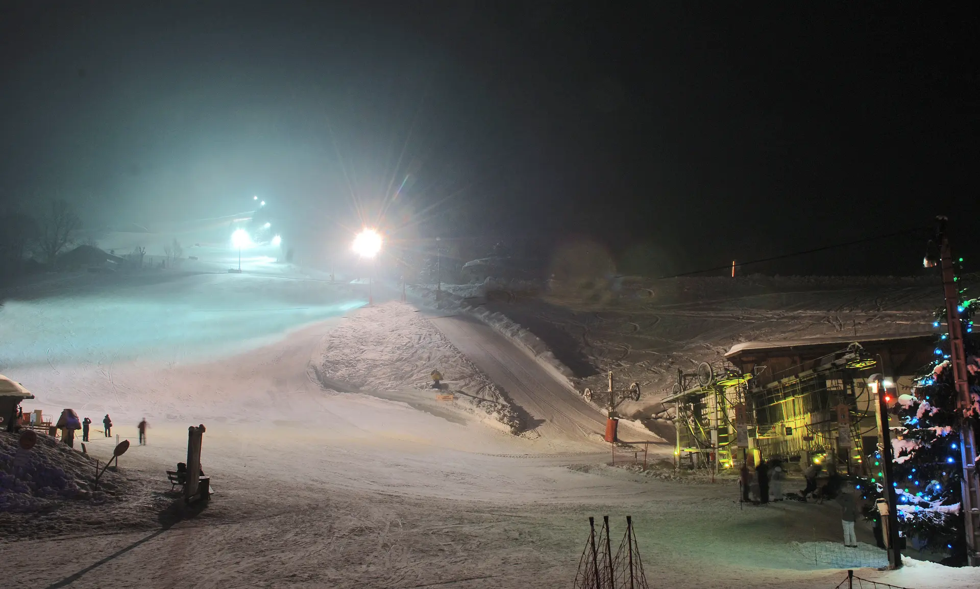Piste de ski la nuit