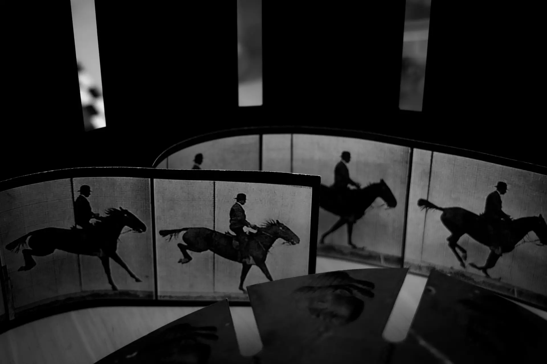 Le musée fait son cinéma avec l'artiste Simon Geneste