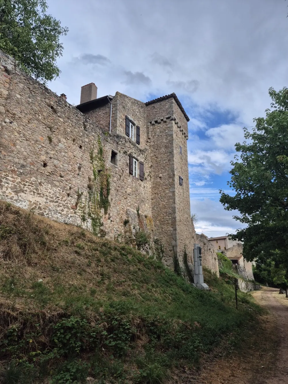Journée Européennes du Patrimoine - Visite de l’exposition sur les remparts de la ville à la chapelle Saint Roch_Saint-Haon-le-Châtel