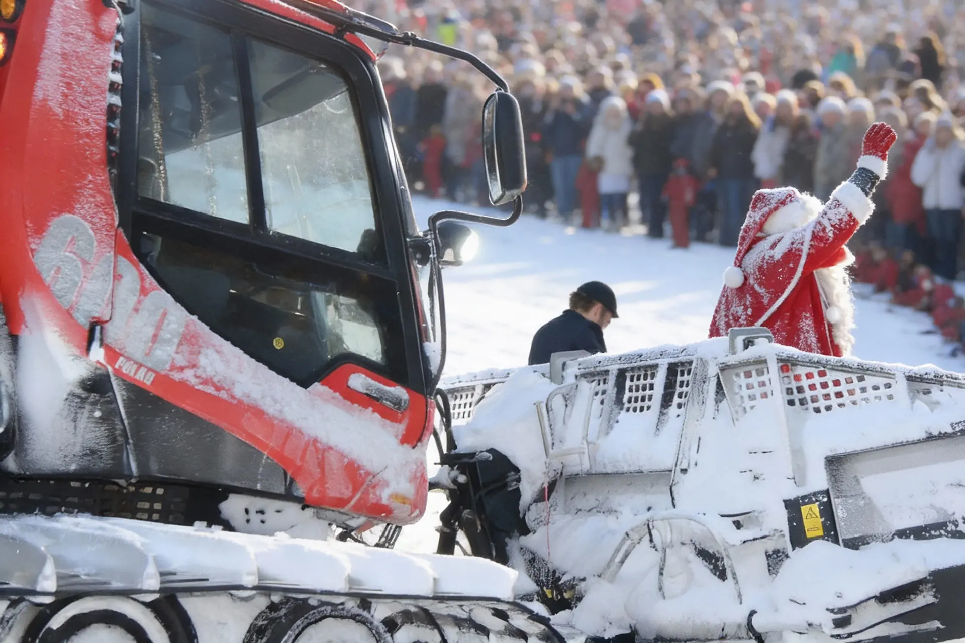 Le Père Noël sur sa dameuse