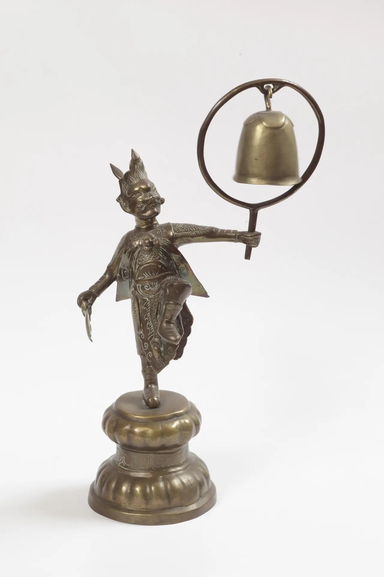 Clochette avec guerrier chinois, bronze supposé.