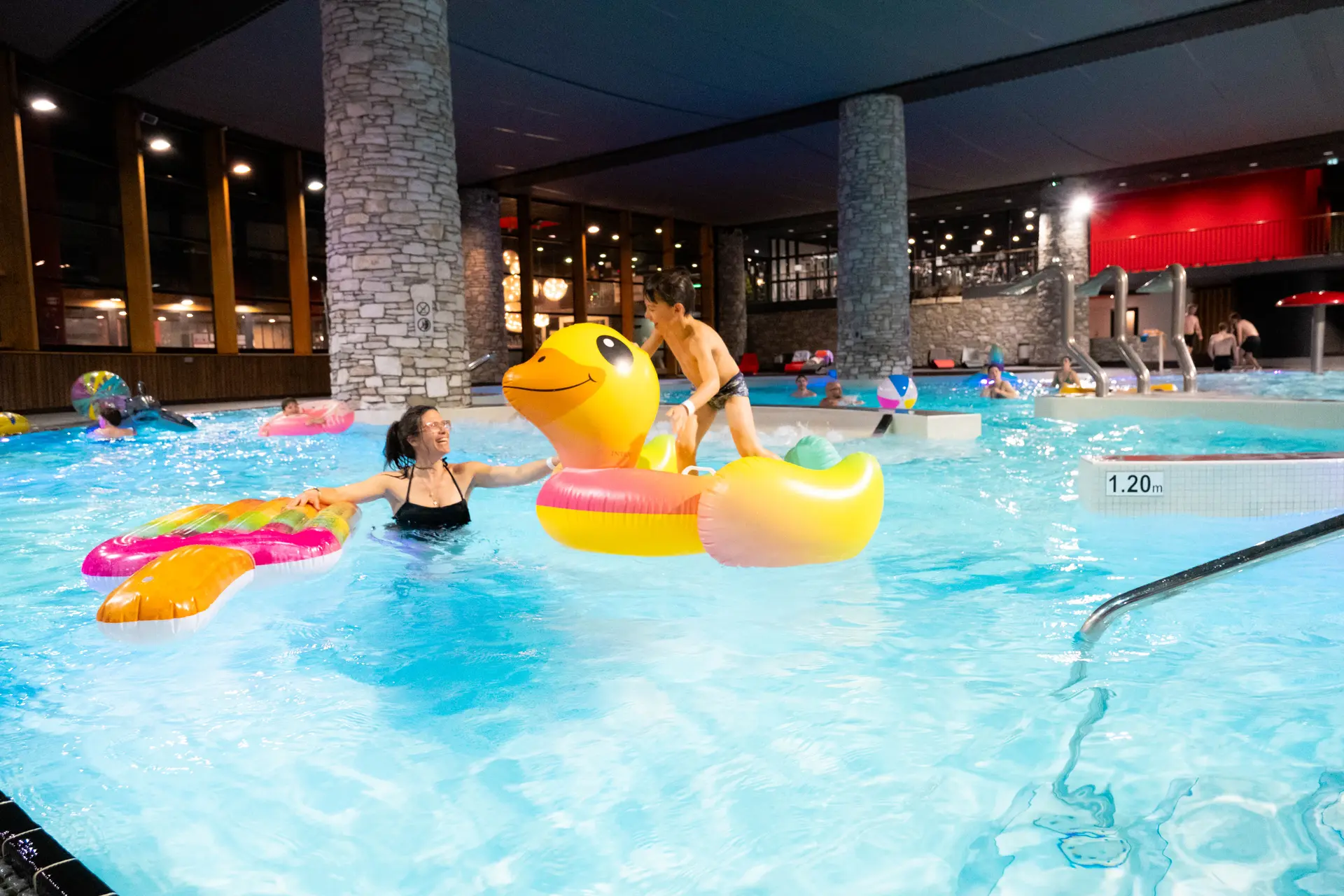 Nocturnes avec animation bouées au Centre Aquasportif de Val d'Isère