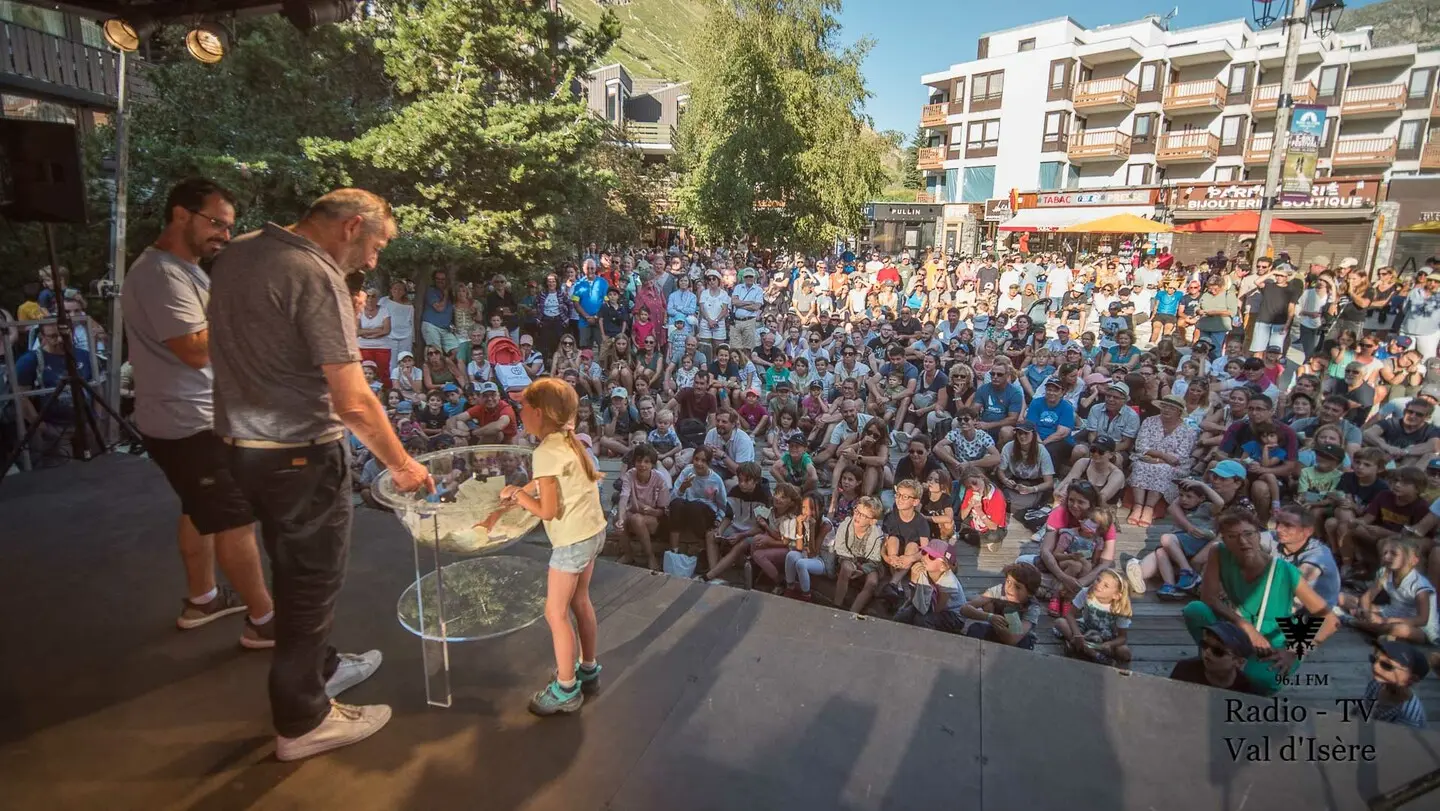 Tombola des commerçants à Val d'Isère en été