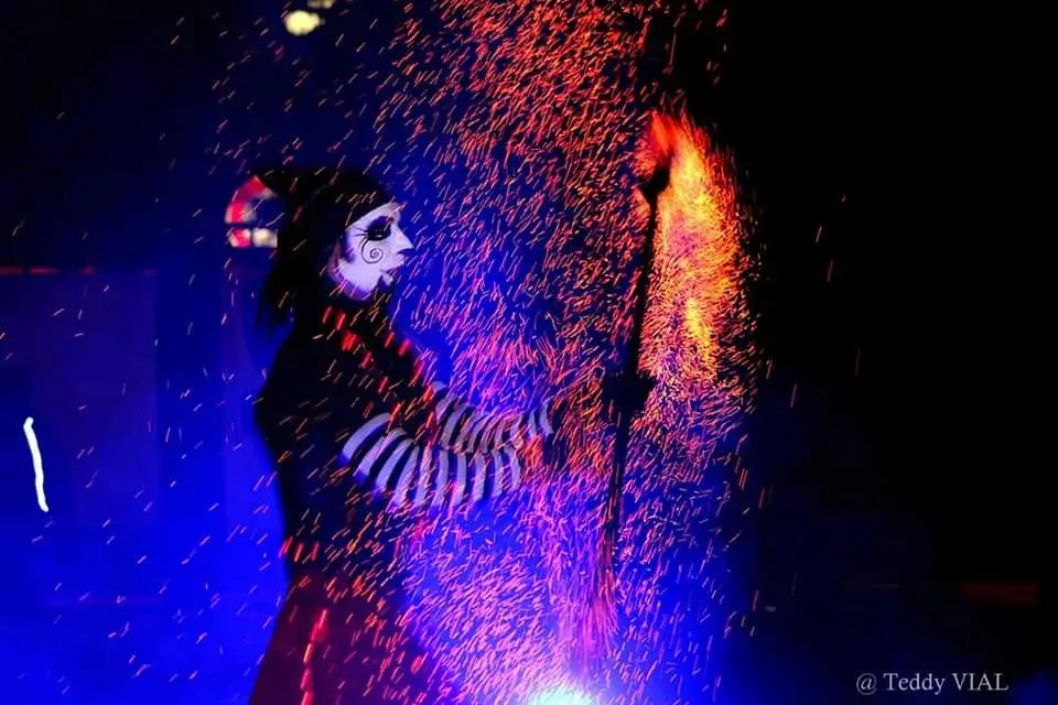 spectacle swing bretelles et étincelles