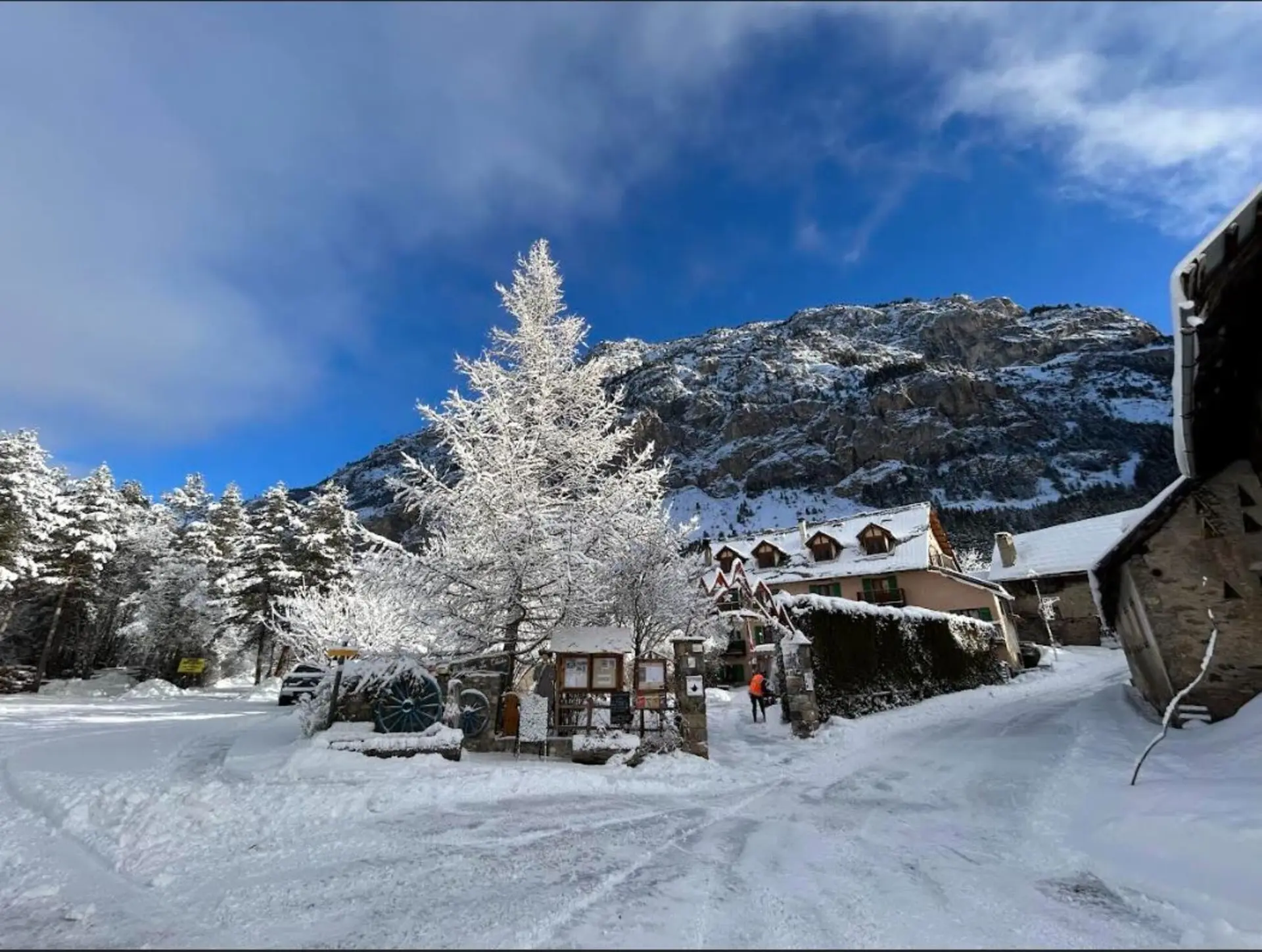 La petite caserne sous la neige