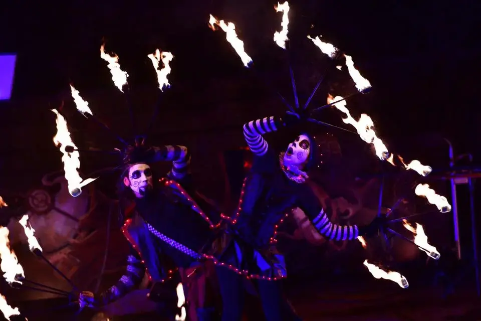 spectacle swing bretelles et étincelles