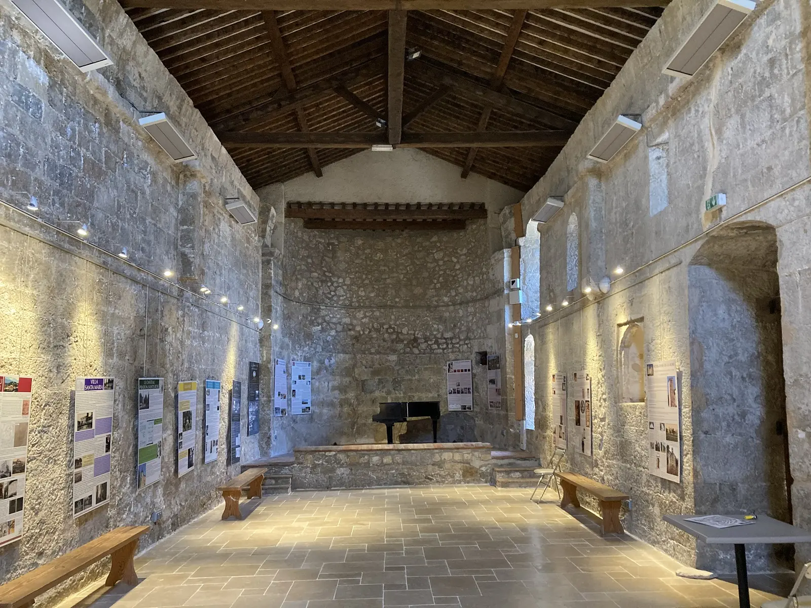 dedans la chapelle
